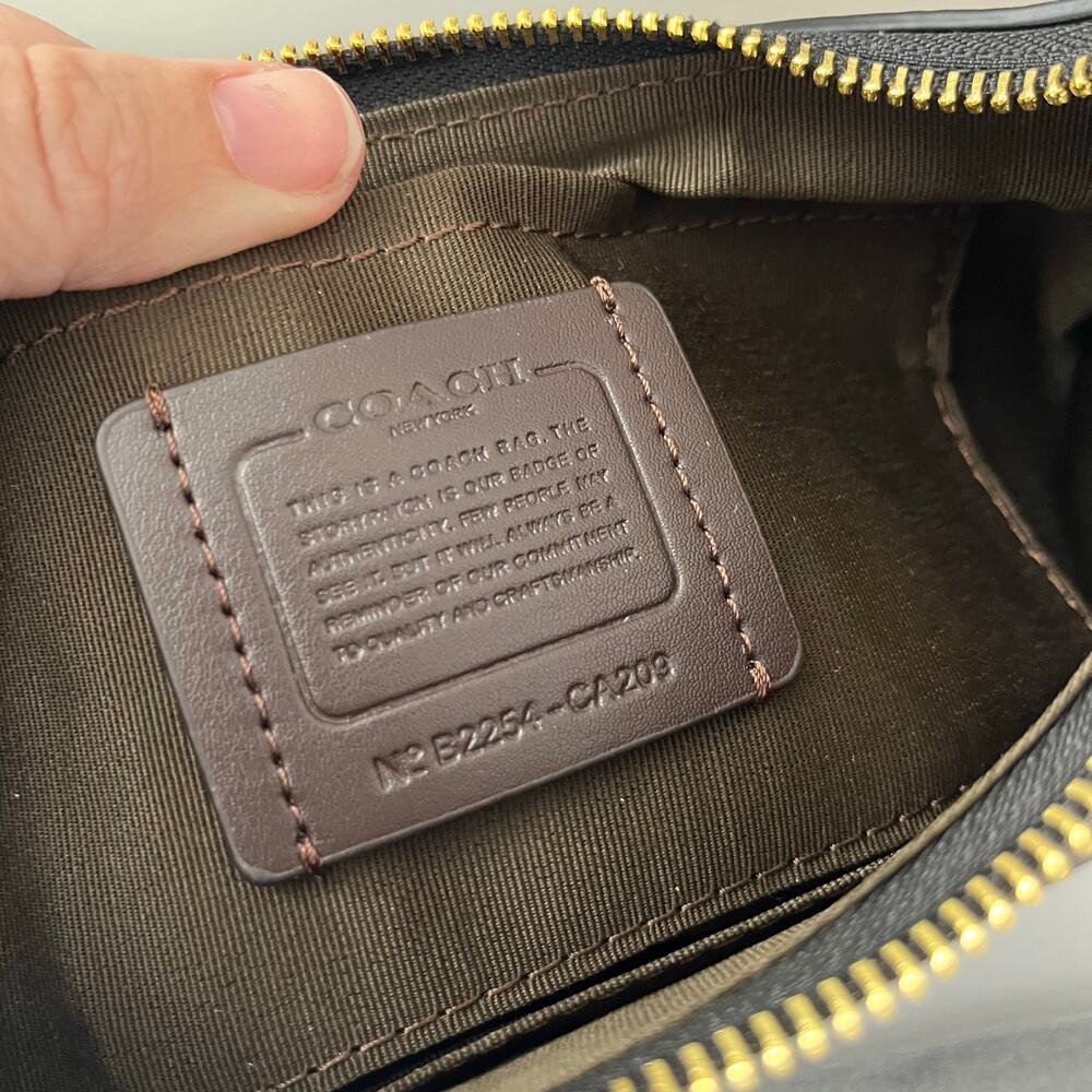 NEW Coach Teri Shoulder Bag in Black Pebbled Leather - Picture 6 of 9